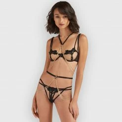 Bluebella Fang Chain Harness Gifts|Easy Sized Gifts