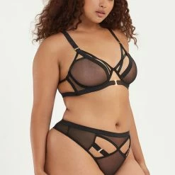 Bluebella Set: Oslo High-Waist Black Bra & Thong